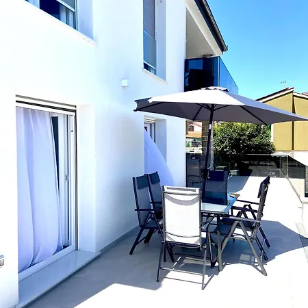Seaview Apartament *