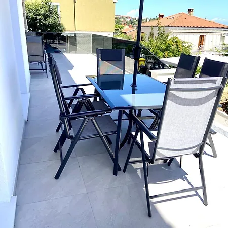 Seaview Apartment