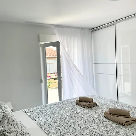 Seaview Apartment *